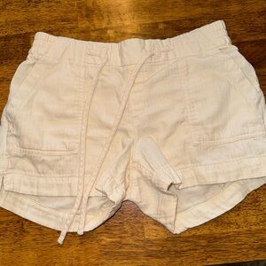old Navy shorts. Size S Inseam 3 inches.Elastic waist.Smoke free home
